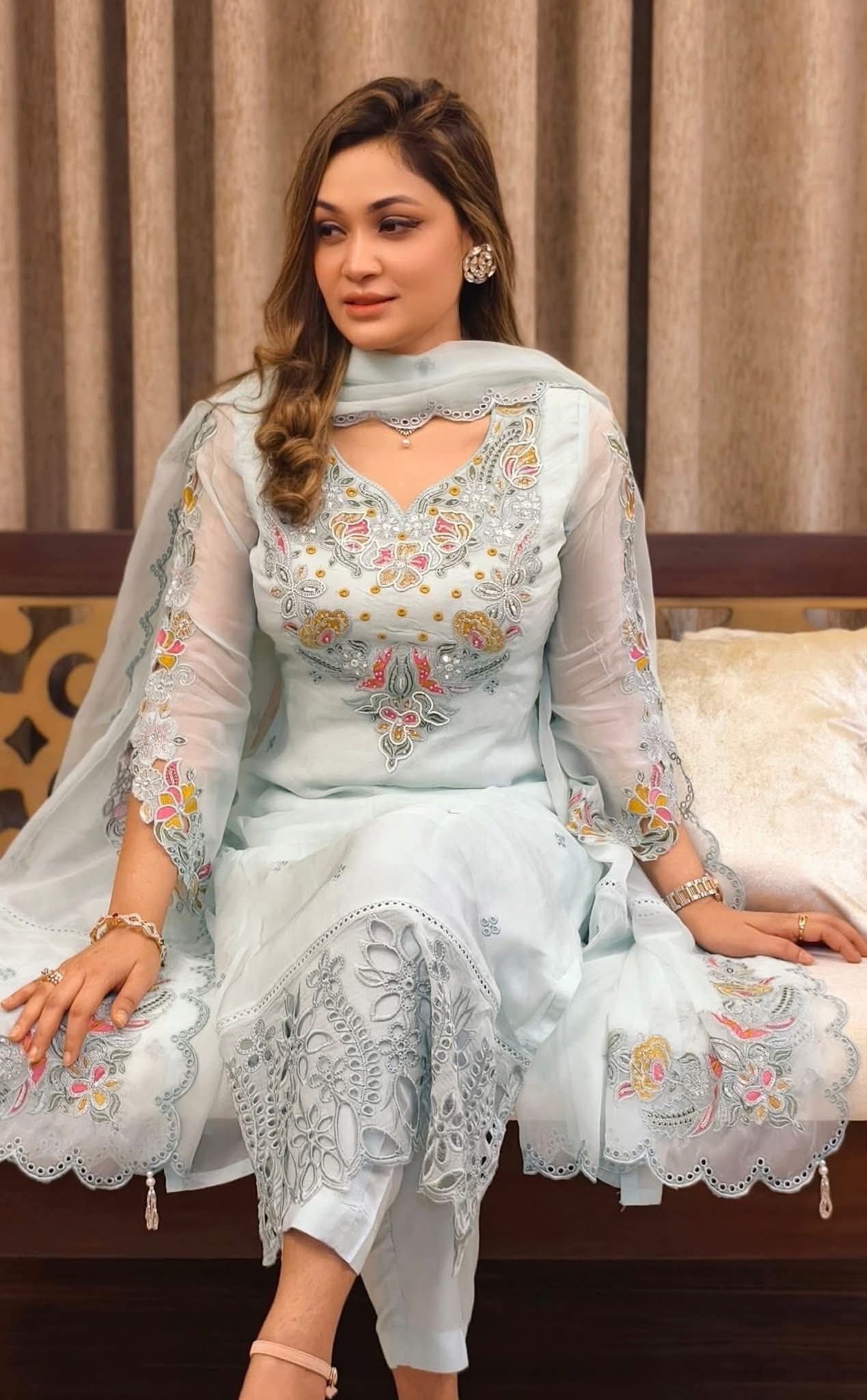 পাকিস্তানি ডিজাইন ফোর পিস